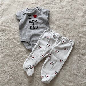 Grey 'I Love Mom & Dad' Baby Bodysuit and White Footed Pants Set